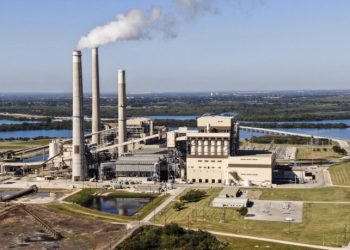 Los futuros del petróleo retrocedieron pese a las amenazas cruzadas registradas durante el fin de semana entre Estados Unidos e Irán.