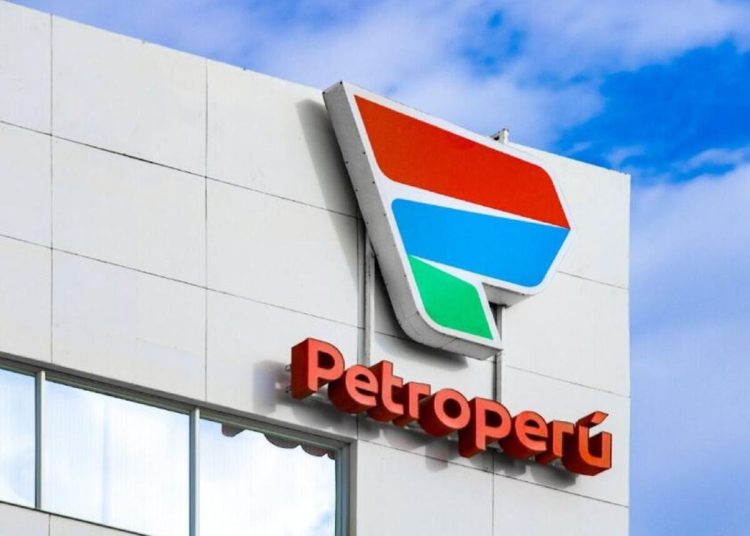Actualmente Petroperú no produce petróleo y únicamente está dedicada a la importación, refinación, distribución y comercialización de combustibles a escala nacional.