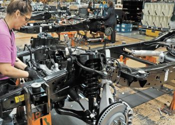 En términos interanuales, la producción industrial también cayó el 0.3% en octubre con respecto a un año antes.