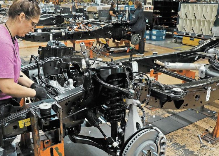 En términos interanuales, la producción industrial también cayó el 0.3% en octubre con respecto a un año antes.