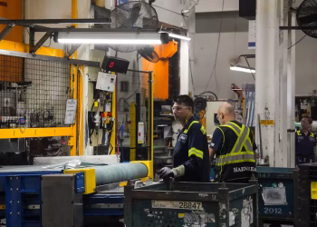 La principal razón de la contracción del PIB en abril fue la caída de la producción de los sectores de bienes.