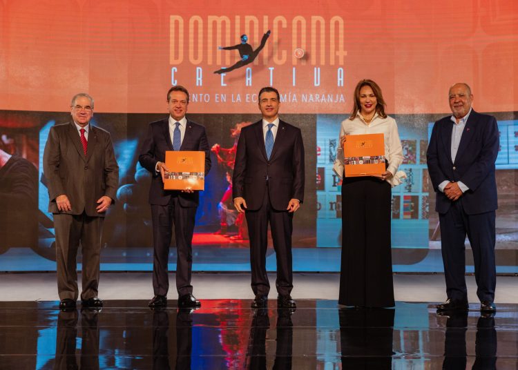 Manuel García Arévalo, Víctor Bisonó, Christopher Paniagua, Milagros Germán y Julio Sánchez Maríñez.