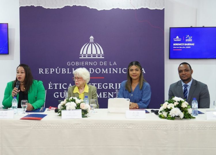 La directora general de Digeig, Milagros Ortiz Bosch, señala que periodistas fomentan el pensamiento crítico.