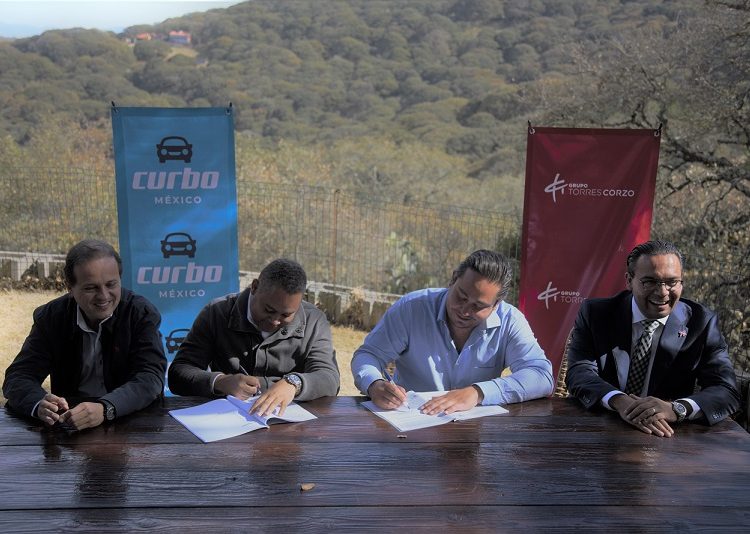 Directivos de Curbo firman acuerdo con socio comercial de México.
