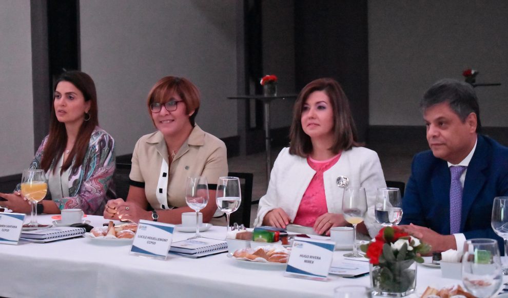 principal 1. lesbia brea, carmen santana, lucile houellemont y marcos grullón.