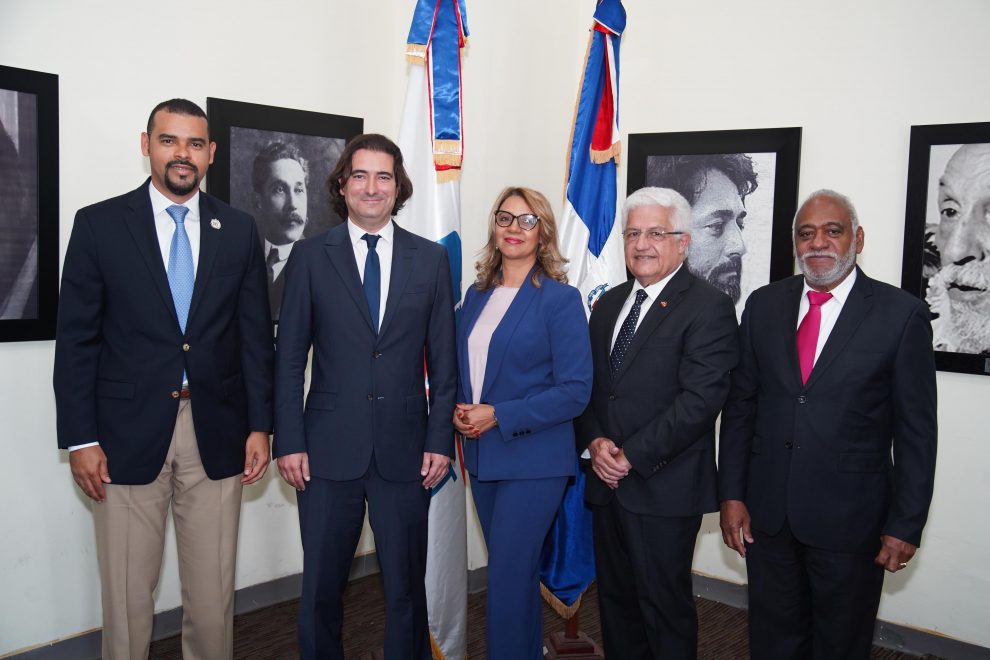 principal jonathan báez, jesús gambín lópez, aidita tavarez, angel baliño y plácido gómez