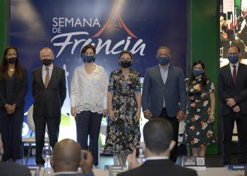 Sandra Kassab, Eric Fournier, Monika Infante, Carolina Mejía, Rafael Arias, Biviana Riveiro y Thomas Plisson.