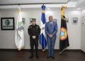 El director ejecutivo de Proconsumidor, Eddy Alcántara, y el director general del Ceccom, general de brigada del Ejército, Orlando Jerez Espaillat.
