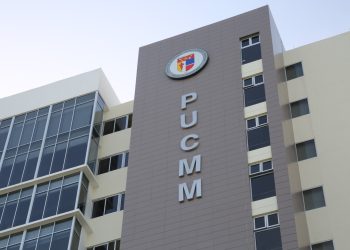 El estudio se realizó con una muestra de 416 estudiantes universitarios dominicanos, con una edad media de 27 años.