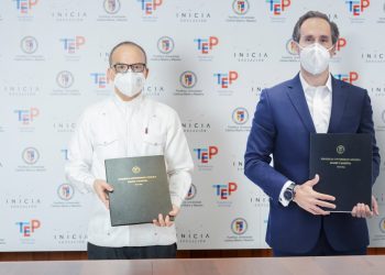 Alfredo de la Cruz Baldera y Antonio Caparrós.