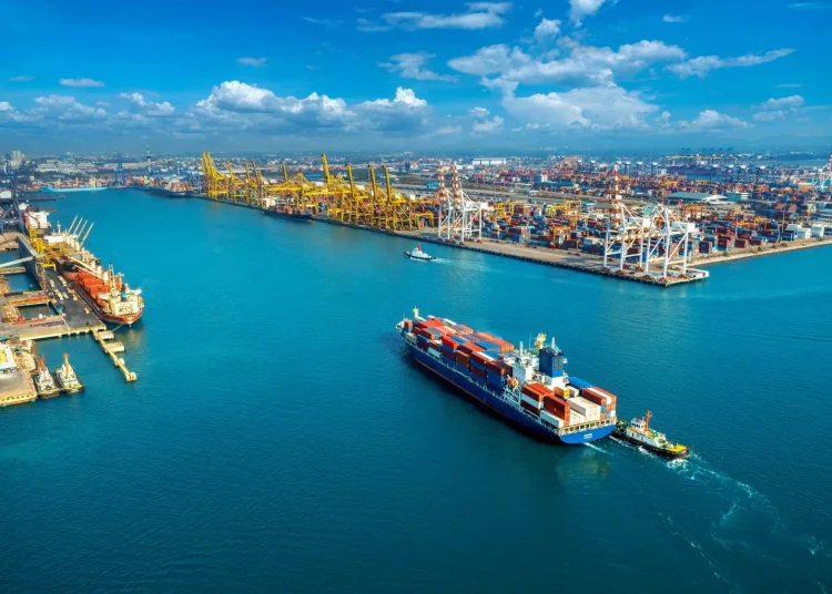 El Gobierno panameño había informado que la operación transitoria de ambos puertos quedaría en manos de la filial de la danesa Maersk.