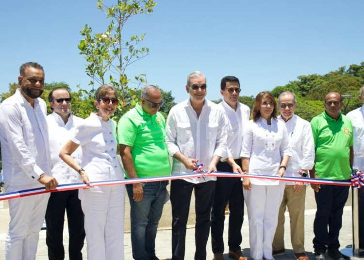 La nueva plaza de vendedores forma parte del plan de transformación integral del destino turístico.