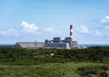 La mayor planta estatal de generación eléctrica de la República Dominicana, que alcanzó su producción en 2025.
