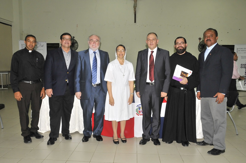 Padre Ramón Emilio Rosario, Francisco Tomás, Padre José María Felices, Sor Ana Julia Suriel, Guillermo Cote, Fray Miguel Florensan y José Alberto Cuello.