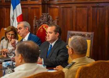 La licitación 0001 corresponde a la contratación del diseño, fabricación, construcción, montaje y puesta en marcha de la línea 3 del sistema de cable aéreo para el transporte público masivo de pasajeros de SDO.