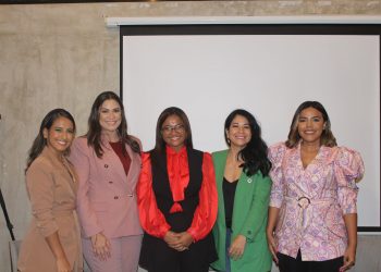 Paloma de la Cruz, Sarah Despradel, Danielis Fermín, Karina Chez y Rommy Pichardo.