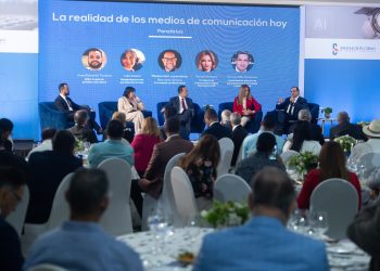 Panel “La realidad de los medios de comunicación hoy” en Santiago - Fuente externa.