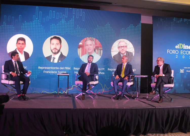 Panel “Cómo impulsar el desarrollo económico desde el ejercicio de la política”, celebrado durante el III Foro Económico elDinero 2023.