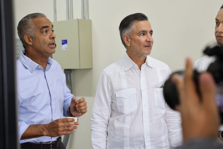 Ministro de Energía y Minas, Joel Santos y el empresario Carlos José Martí Garden.