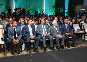 Parte del público presente en el Segundo Foro Económico elDinero 2022.