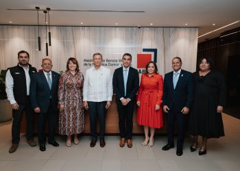 El Canciller de la República, Roberto Álvarez, pondera el alto impacto de las remesas en la economía.