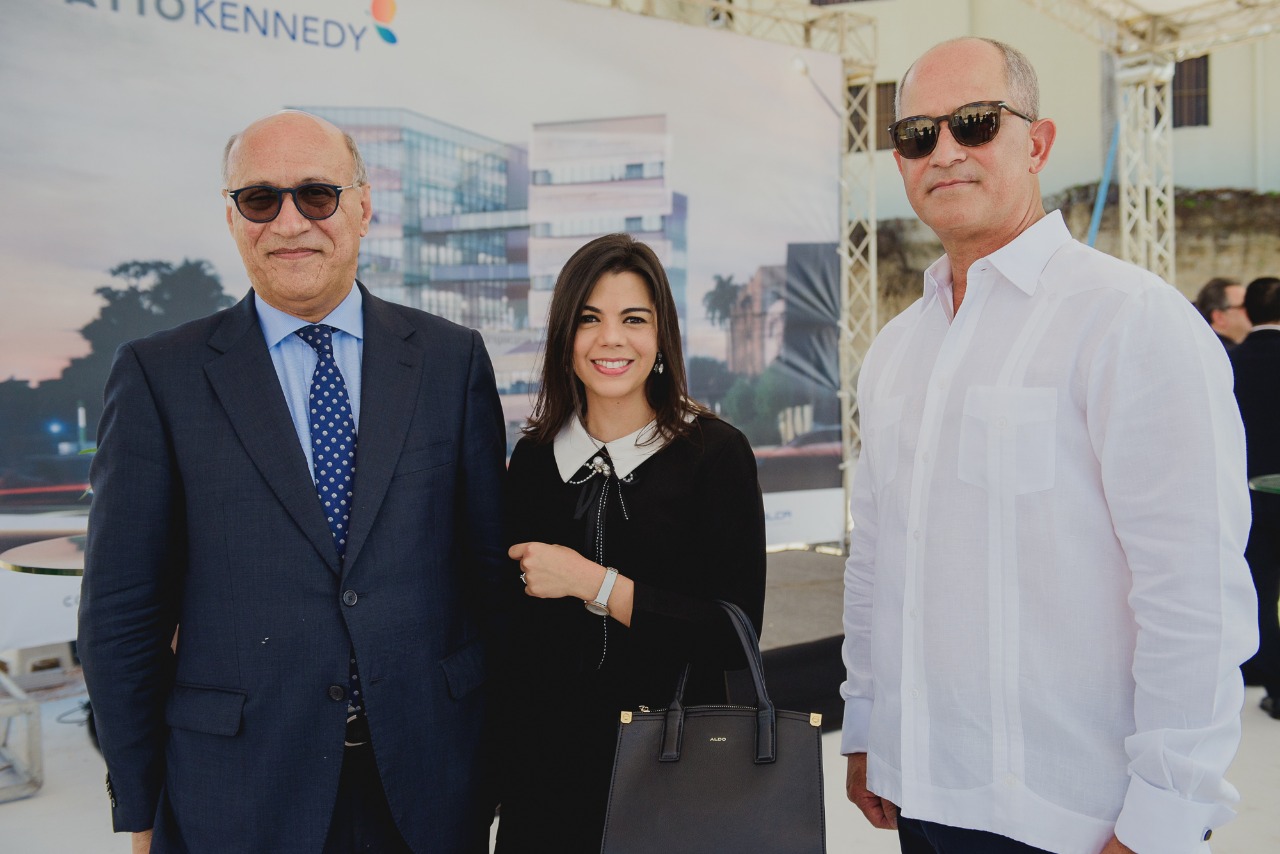 patio kennedy angelo viro, laura arias espinal y víctor hermida