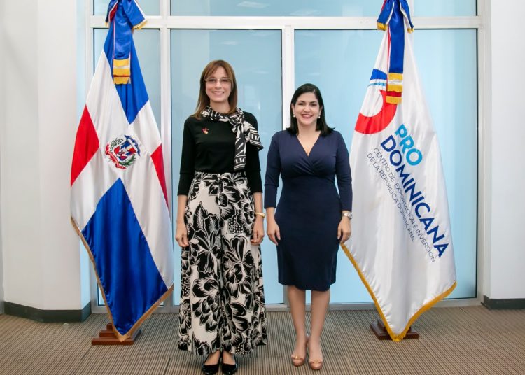 Patricia Villega de Jorge y Biviana Riveiro Disla.