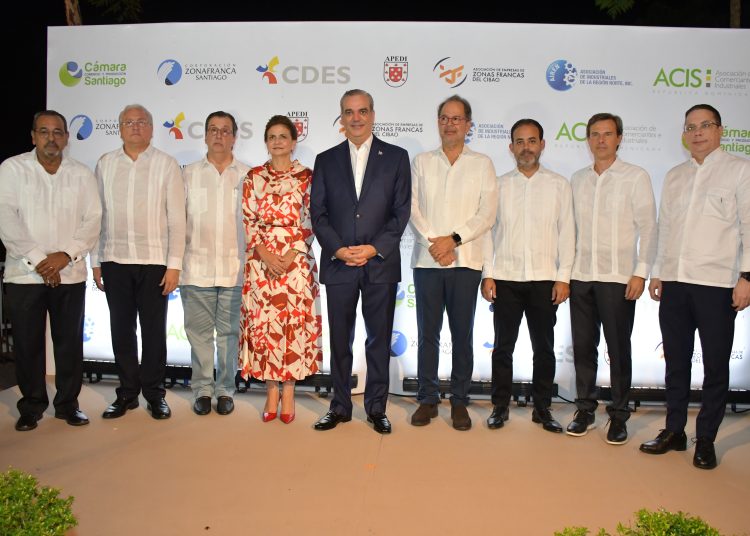 La recepción contó con la presencia de destacadas personalidades del ámbito empresarial y social de la región Norte.
