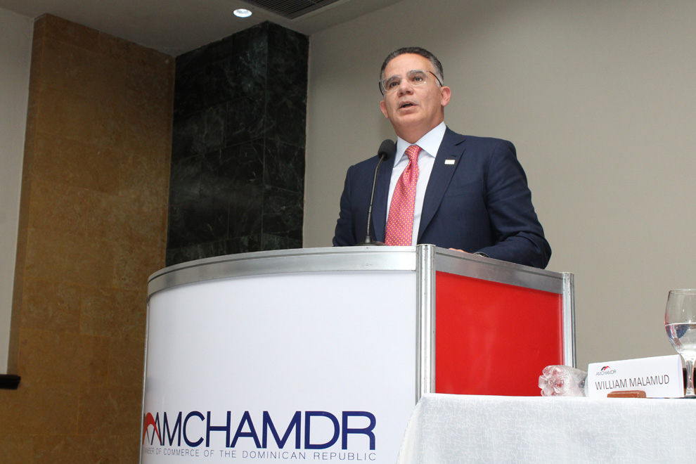 pedro brache, presidente del conep durante su ponencia en amchamdr santiago 2