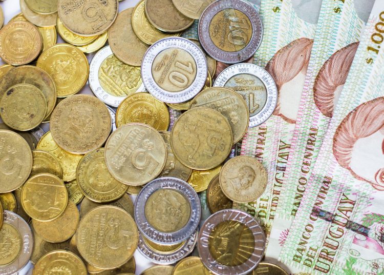 Pesos uruguayos. | Asteluz.