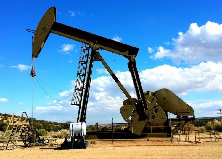 El petróleo de Texas registró su mayor caída diaria en semanas tras los conflictos en Oriente Medio y las intervenciones del mercado internacional.