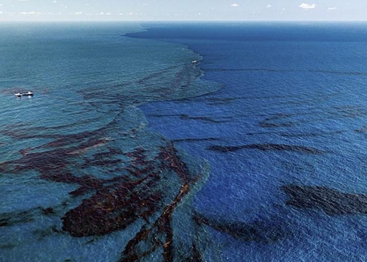 Petroleo-en-el-mar-4