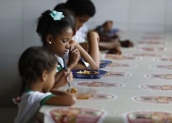 Alimentación escolar, niños, alimentación