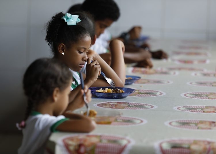 Alimentación escolar, niños, alimentación
