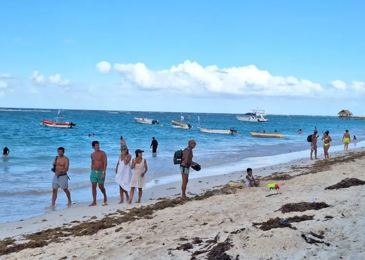 Según el Banco Central, el país recibió 2,560,802 turistas durante el primer trimestre de 2025.