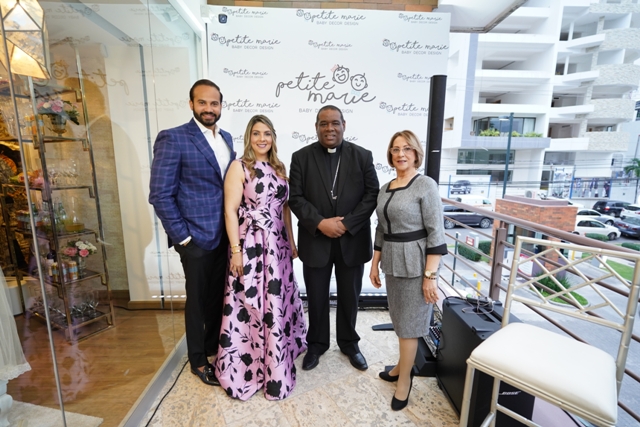 plaza mezzaluna carlos constanza, dhayana polanco sanchez, el obispo jesus castro matos y maria teresa sanchez.