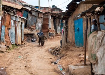 Lo que ocurre en el mercado energético global se siente directamente en el bolsillo de los dominicanos.