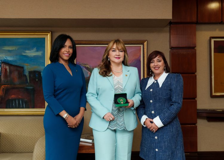 El reconocimiento a esta funcionalidad digital fue recibido por la señora Soraya Sánchez, vicepresidenta del Área de Calidad de Servicio y Experiencia del Cliente.