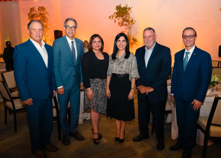 Carlos Azar, José Mármol, Sonia Mordán, Mariel Bera, Amílcar Kalaf y Esteban Martínez-Murga.