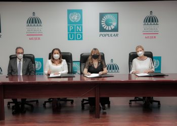 José Mármol, Mayra Jiménez, Antonia Antón de Hernández e Inka Mattila.