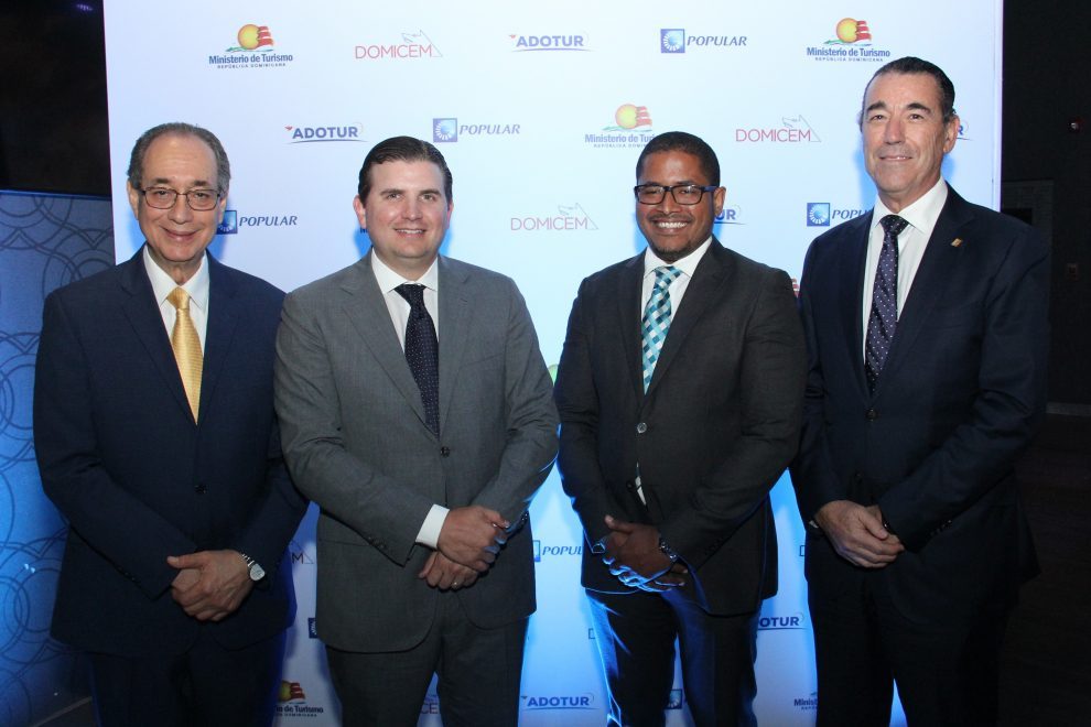 premios adotur luis felipe aquino, andrés marranzini, jacinto fernández y juan manuel martín de oliva (1)
