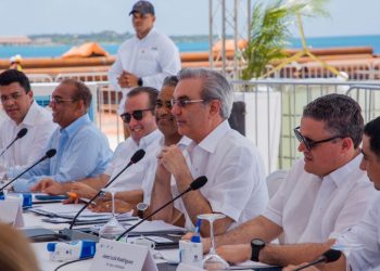 Abinader realizó su primera visita oficial a Pedernales el 24 de agosto de 2020, ocho días después de asumir el cargo, para impulsar el desarrollo turístico de la zona sur.