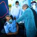 El coronel Ramón Familia Alcántara, médico internista y subdidector del hospital militar Ramón de Lara, ha sido la primera persona en el país en recibir la vacuna contra el covid-19. | Fuente externa.