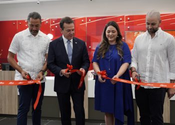 Benjamin Gonzalez, Victor Bisonó Haza, Sandra Infante y Alejandro Constantinau.