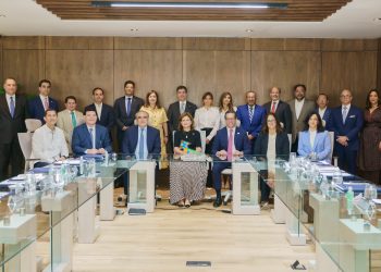 Junta de directores del Conep, junto a la vicepresidente de República Dominicana Raquel Peña. - Fuente externa.