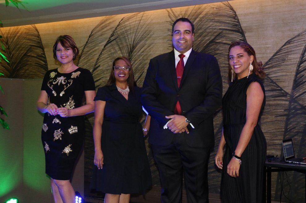 (principal) zarina montalvo, sagrario cueto, kenneth martínez y rubí peña