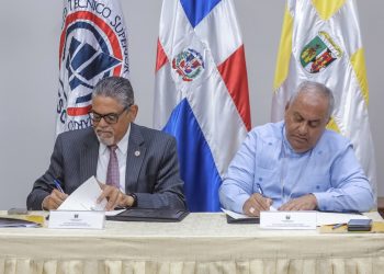 Pedro Quezada y monseñor Ramón B. Ángeles Fernández - Fuente externa.