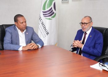 Alcántara advirtió que ProConsumidor sancionará comercio mayorista o detallista que vendan uniformes o útiles escolares para distribución gratuita en centros educativos públicos.