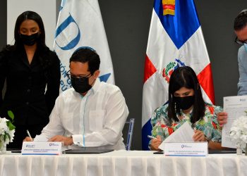 ProDominicana y la DGPP formalizan  acuerdo entre ambas instituciones para promover, desarrollar y consolidar alianzas público-privadas en proyectos atractivos para la inversión de capitales y la dinamización de la economía. / Lésther Álvarez