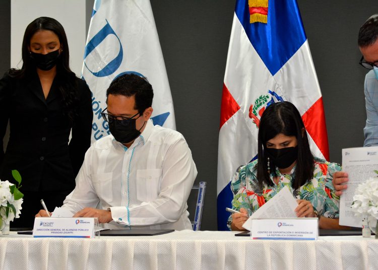 ProDominicana y la DGPP formalizan  acuerdo entre ambas instituciones para promover, desarrollar y consolidar alianzas público-privadas en proyectos atractivos para la inversión de capitales y la dinamización de la economía. / Lésther Álvarez